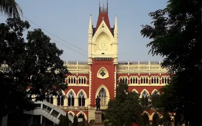 calcutta high court   हाईकोर्ट के निर्देश  दुपहरिया तीन बजे ले स्वेच्छा छुट्टी पऽ चल जास ना तऽ हम हटाइब 