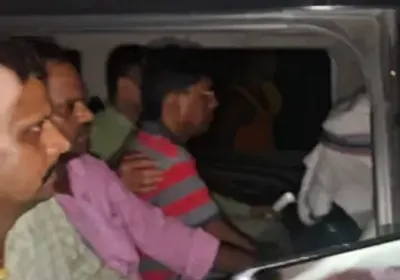 निगरानी विभाग dclr क्लर्क के घुस लेत पकड़लस  डीसीएलआर के आवास आ ऑफिस पs छापेमारी