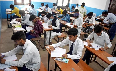 बिहार बोर्ड इंटर परीक्षा   अभी ले 203 परीक्षार्थी निष्कासित   15 से 23 फरवरी तक होई मैट्रिक के परीक्षा  जूता मोजा पहिनके ना जा सकी लो छात्र 