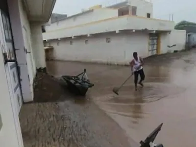 गुजरात में बेमौसम बारिश के कहर  बिजली गिरले से 20 लोगन के मउत