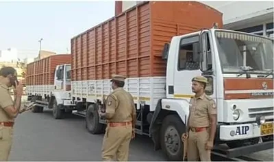 gorakhpur news  अयोध्या खातिर चार लाख दीया लोड कs चालक ट्रक छोड़के लापता  डीलर परेशान