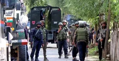 jammu kashmir terrorist attack  राजौरी में सेना के शिविर पऽ गोलीबारी  आतंकियन के पकड़े खातिर सर्च ऑपरेशन शुरू