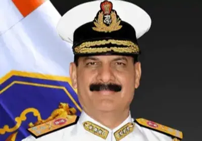 वाइस एडमिरल दिनेश त्रिपाठी भारतीय नौसेना के नया चीफ नियुक्त   अभी नेवी स्टाफ के वाइस चीफ हवे   30 अप्रिल के संभरिहें पदभार