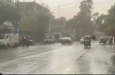 दिल्ली ncr में बदलल मौसम के मिजाज  कईगो इलाकन में बरखा  लाखन लोग के गरमी से मिलल राहत