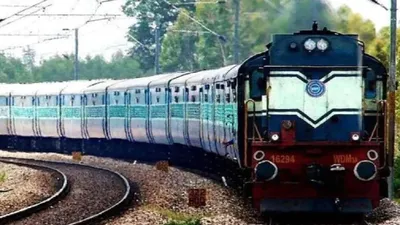 होली   यात्रियन के सहूलियत खातिर रेलवे चलाई छपरा गोमतीनगर होली स्पेशल ट्रेन चली  21 से 28 मार्च तक चार फेरन में दउड़ी ट्रेन