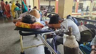 bhu doctors strike  बीएचयू अस्पताल में बढ़ल मरीजन के सांसत  सातवां दिन भइल महज 8 ऑपरेशन  29 भर्ती