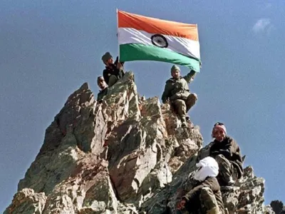 kargil vijay diwas  प्रयागराज के 30 जवान कारगिल युद्ध लड़ले रहन  बलिदान सुन के आजो लोक के आंख हो जाला नम