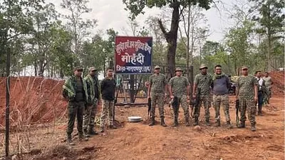 naxalite attack  गश्त से लवट रहल जवानन पs नक्सलियन के हमला  आईईडी ब्लास्ट में दुगो जवान बलिदान  दुगो घायल