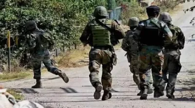 terror attack in baramulla  चुनाव से पहिले बड़ कामयाबी  बारामूला में तीन दहशतगर्द ढेर  ऑपरेशन जारी