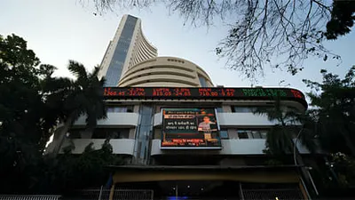 sensex opening bell  रिकॉर्ड छलांग के बाद शेयर बाजार में बिकवाली  सेंसेक्स 106 अंक गिरल  निफ्टी 24800 से फिसलल 