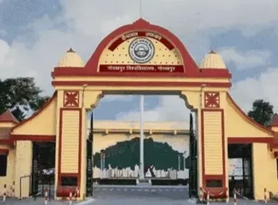 गोरखपुर विश्वविद्यालय   स्थापना दिवस में राज्यपाल आनंदीबेन पटेल सामिल होइहें  112 मेधावियन के मिली गोल्ड मेडल