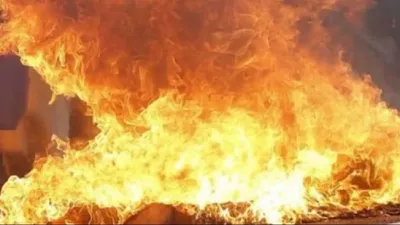 samastipur fire  समस्तीपुर में भीषण आगलगी में करीब 80 घर जर गइल  8 साल के लइकी के मौत  कई गो मवेशियो मरले