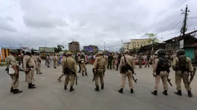 मणिपुर में फेर हिंसा भड़कल  जिरीबाम में 3 के मौत  इंफाल में मणिपुर राइफल्स हेडक्वार्टर पs भीड़ के हमला