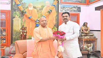 gorakhpur  सीएम योगी से मिलल लो मंत्री पंकज चौधरी आ कमलेश पासवान  देलें बधाई  जानीं का कहलें