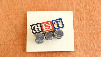 gst rate  बोतल बंद पानी  साइकिल आ नोटबुक होई सस्ता  सौंदर्य प्रसाधन  लग्जरी कलाई घड़ी आ जूता होई महंगा 