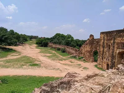 haunted places  ई हs उत्तर प्रदेश के सबसे डरावना किला