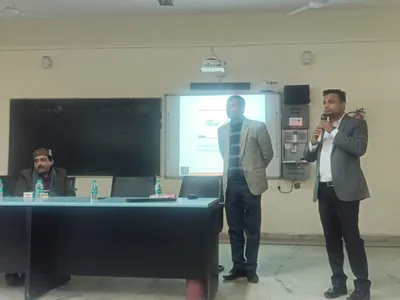 गोरखपुर विश्वविद्यालय  वाणिज्य विभाग में एक दिवसीय कार्यशाला में विस्तृत चर्चा कइले चार्टर्ड एकाउंटेंट  मोहित अग्रवाल 