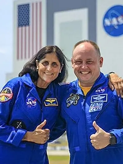 sunita williams  सुनीता आ विल्मोर के बिना छव सितंबर के उतरी स्टारलाइनर  दु महीना से अंतरिक्ष में फंसल बाड़ी