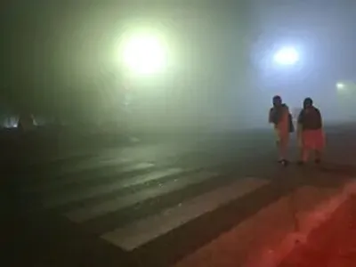 गोरखपुर में 6 बजे तक दृश्यता जीरो  कोहरा आ गलन के बीच न्यूनतम तापमान पहुंचल 3 8 डिग्री सेल्सियस