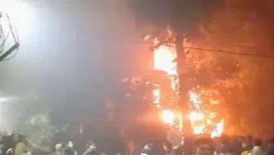 नोएडा के gc धवल अपार्टमेंट में लागल आग