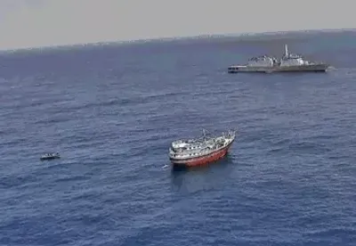 भारतीय नौसेना हिंद महासागर में 23 पाकिस्तानियन के बचवलस   ईरानी जहाज के सोमालिया समुद्री लुटेरन से रेस्क्यू कइलस  12 घंटा चलल ऑपरेशन