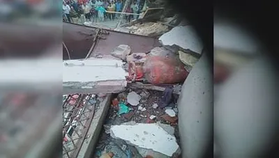 ghaziabad  खोड़ा में तेज धमाका के साथे फटल घरेलू गैस सिलेंडर  मकान के हिस्सा गिरल  एगो महिला झुलस गइल