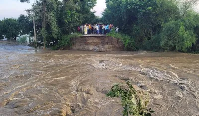 bihar flood  बिहार में 24 घंटा में टूटल 7 तटबंध  50 से बेसी सड़क ध्वस्त