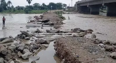 bihar flood news  ढाढ़र नदी में बाढ़ अइला से टूट गइले डायवर्जन  आवागमन बाधित  पांच साल से चलत रहे निर्माण